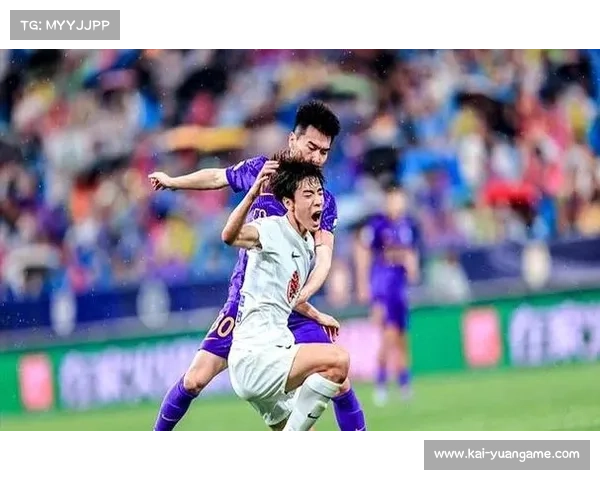 大连英博攻防失衡严重 中场组织不力致防线压力巨大